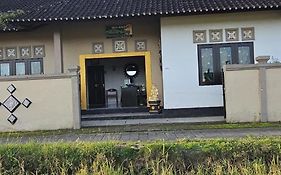 Ibu Ana Homestay